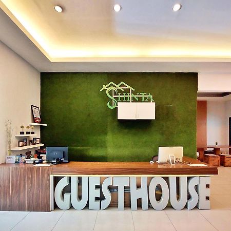 Shinta Guesthouse Malang Exteriér fotografie