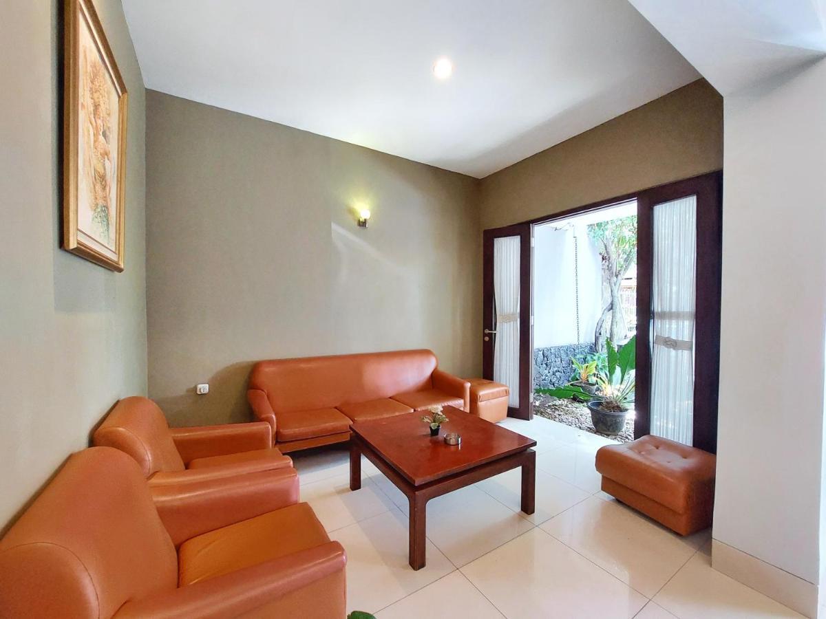 Shinta Guesthouse Malang Exteriér fotografie