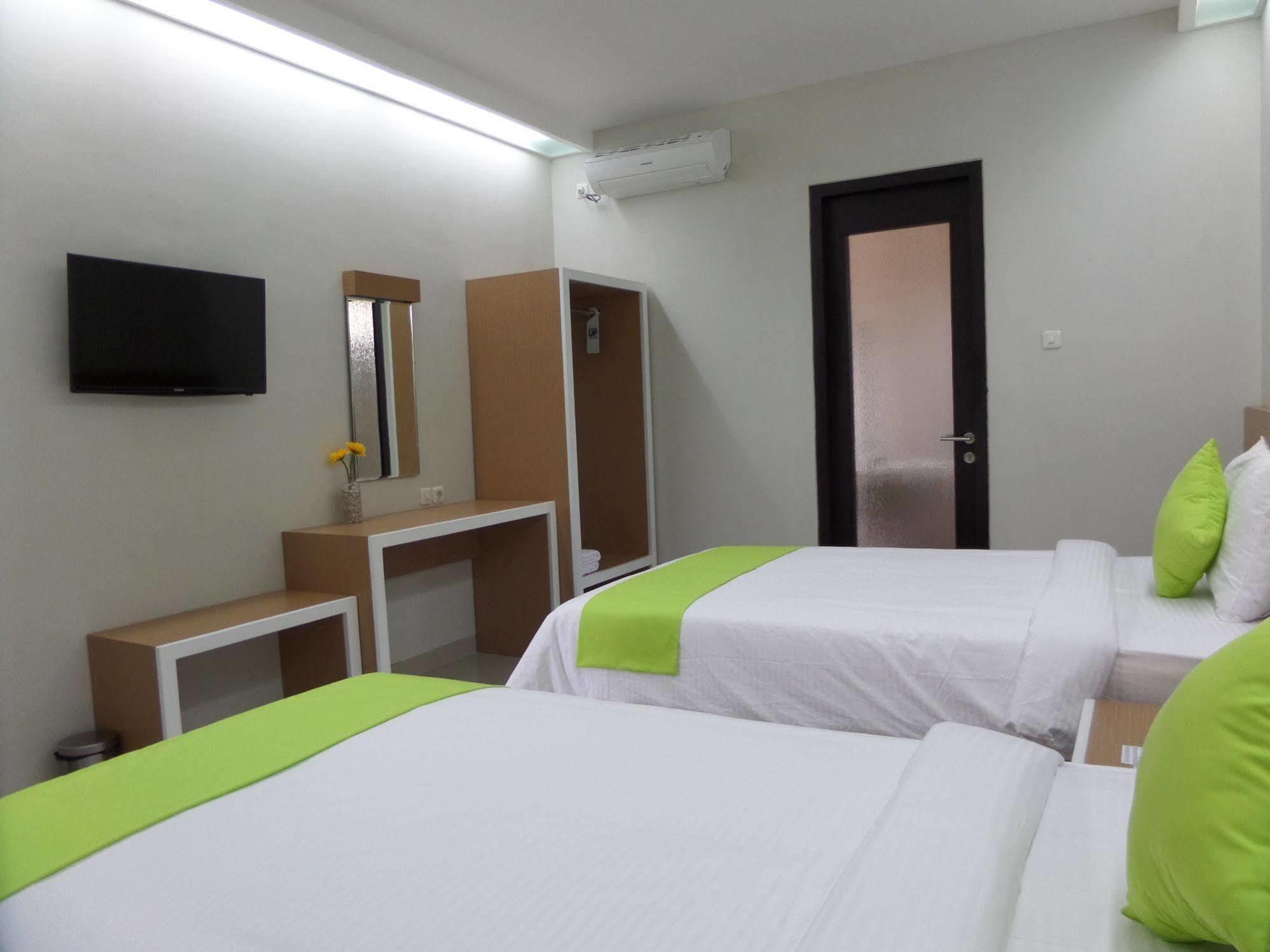 Shinta Guesthouse Malang Exteriér fotografie