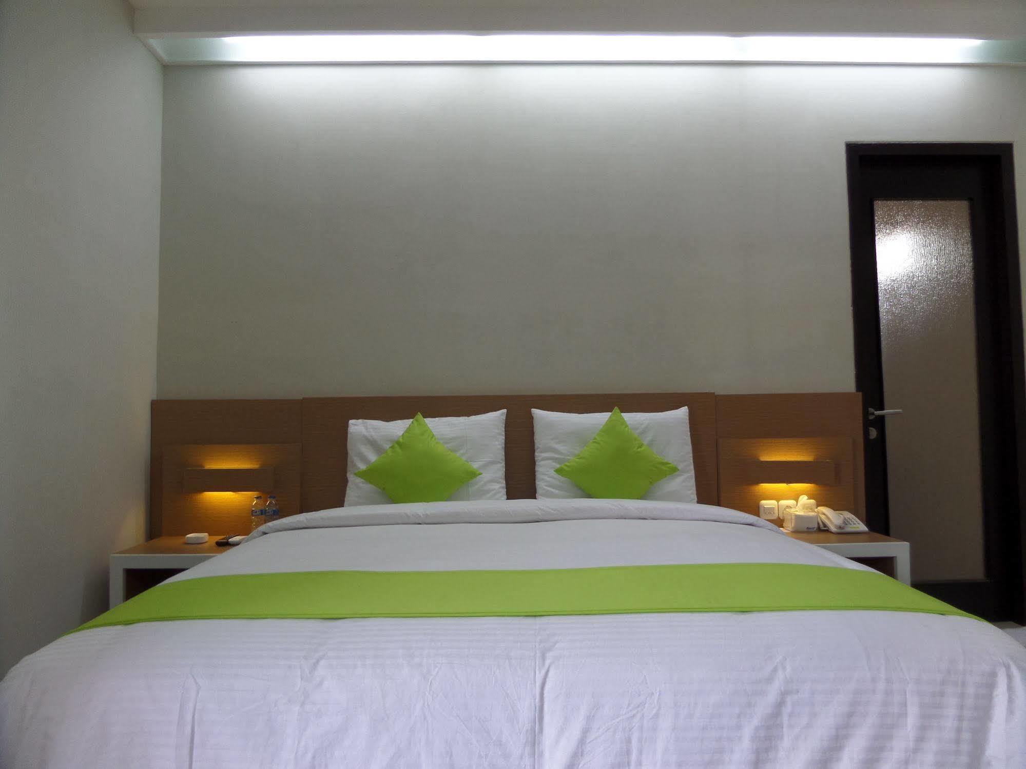 Shinta Guesthouse Malang Exteriér fotografie