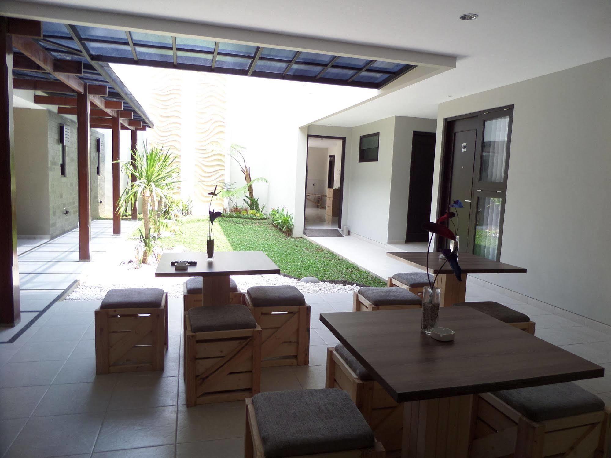 Shinta Guesthouse Malang Exteriér fotografie