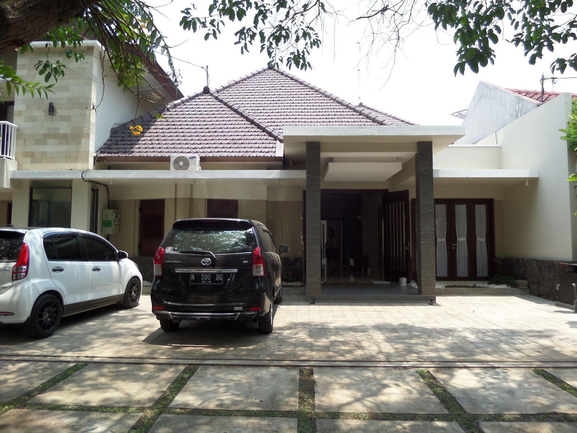 Shinta Guesthouse Malang Exteriér fotografie