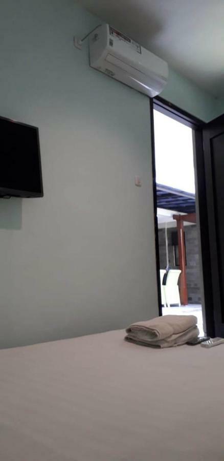 Shinta Guesthouse Malang Exteriér fotografie